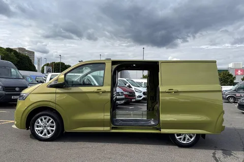 BA25LKM Volkswagen Transporter 2.0 TDI T32 Commerce Pro FWD SWB Euro 6 (s/s) 5dr Thumbnail #52