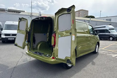 BA25LKM Volkswagen Transporter 2.0 TDI T32 Commerce Pro FWD SWB Euro 6 (s/s) 5dr Thumbnail #54