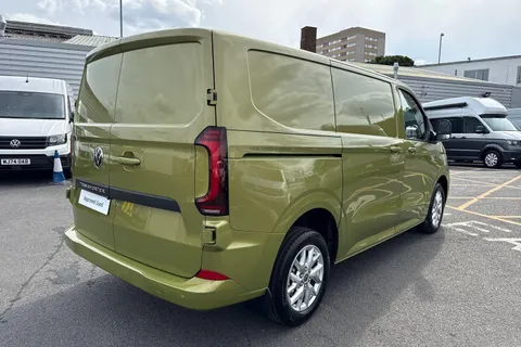 BA25LKM Volkswagen Transporter 2.0 TDI T32 Commerce Pro FWD SWB Euro 6 (s/s) 5dr Thumbnail #55