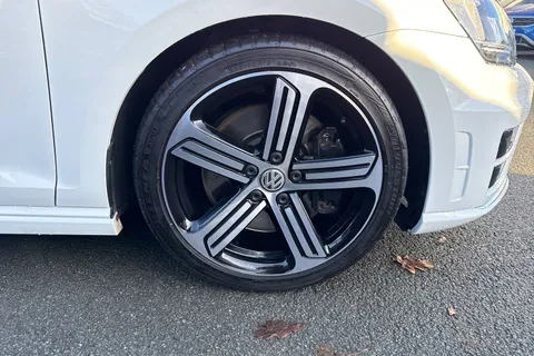 DG17AHX Volkswagen Golf Golf R 2.0 TSI 300 PS 6-speed DSG | Heated Seats | Parking Sensors Thumbnail #10