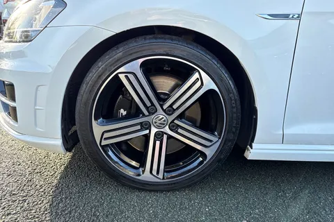 DG17AHX Volkswagen Golf Golf R 2.0 TSI 300 PS 6-speed DSG | Heated Seats | Parking Sensors Thumbnail #13