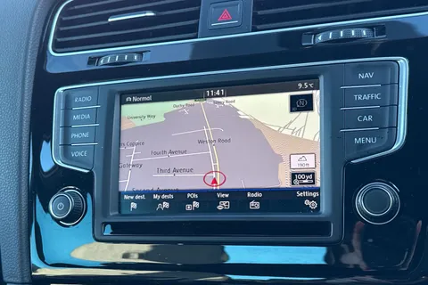 DG17AHX Volkswagen Golf Golf R 2.0 TSI 300 PS 6-speed DSG | Heated Seats | Parking Sensors Thumbnail #17