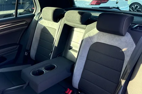 DG17AHX Volkswagen Golf Golf R 2.0 TSI 300 PS 6-speed DSG | Heated Seats | Parking Sensors Thumbnail #19