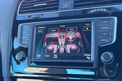 DG17AHX Volkswagen Golf Golf R 2.0 TSI 300 PS 6-speed DSG | Heated Seats | Parking Sensors Thumbnail #22