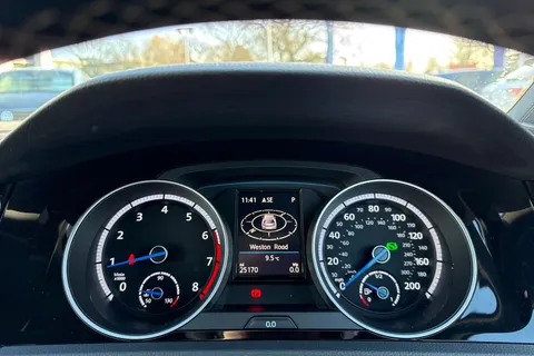 DG17AHX Volkswagen Golf Golf R 2.0 TSI 300 PS 6-speed DSG | Heated Seats | Parking Sensors Thumbnail #25