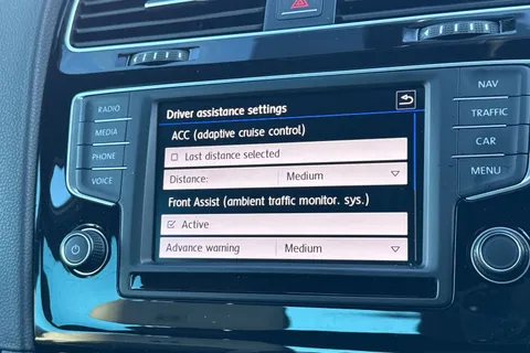 DG17AHX Volkswagen Golf Golf R 2.0 TSI 300 PS 6-speed DSG | Heated Seats | Parking Sensors Thumbnail #28