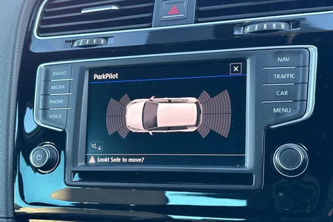 DG17AHX Volkswagen Golf Golf R 2.0 TSI 300 PS 6-speed DSG | Heated Seats | Parking Sensors Thumbnail #29