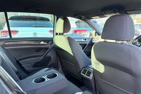 DG17AHX Volkswagen Golf Golf R 2.0 TSI 300 PS 6-speed DSG | Heated Seats | Parking Sensors Thumbnail #35