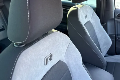 DG17AHX Volkswagen Golf Golf R 2.0 TSI 300 PS 6-speed DSG | Heated Seats | Parking Sensors Thumbnail #36