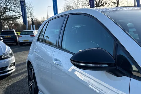 DG17AHX Volkswagen Golf Golf R 2.0 TSI 300 PS 6-speed DSG | Heated Seats | Parking Sensors Thumbnail #38