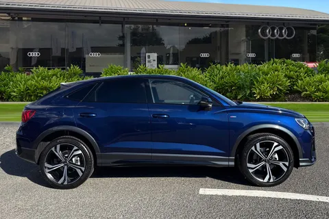 PX75KKC Audi Q3 Black Edition 35 TDI  150 PS S tronic Thumbnail #4