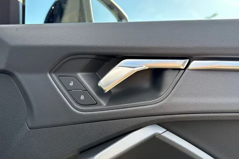 PX75KKC Audi Q3 Black Edition 35 TDI  150 PS S tronic Thumbnail #21