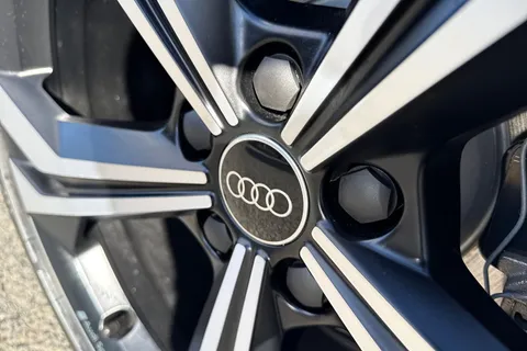 PX75KKC Audi Q3 Black Edition 35 TDI  150 PS S tronic Thumbnail #35