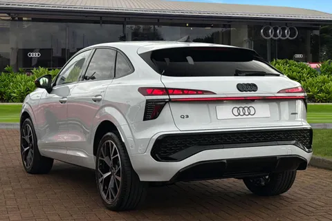  Audi Q3 2.0 TFSI Launch Edition Plus Sportback S Tronic quattro Euro 6 (s/s) 5dr Thumbnail #3
