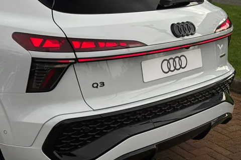  Audi Q3 2.0 TFSI Launch Edition Plus Sportback S Tronic quattro Euro 6 (s/s) 5dr Thumbnail #8