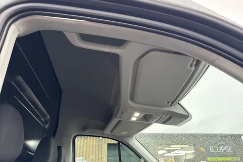 PK74EBJ Volkswagen Crafter Panel van Commerce Plus LWB 140 PS 2.0 TDI 8sp Automatic FWD Thumbnail #32