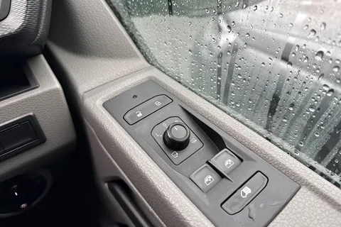 RA70BWD Volkswagen Transporter T32 Panel van Highline SWB 150 PS 2.0 TDI 6sp Manual Thumbnail #20