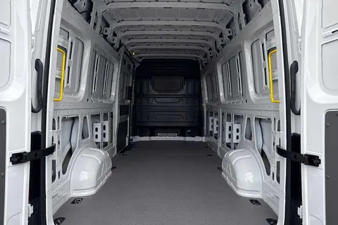 BL75UWS Volkswagen Crafter Cr35 Commerce + T 2.0TDI 140PS EU6 CR35 LWB Commerce Plus FWD 2025 Model-Delivery Mileage Onl Thumbnail #9