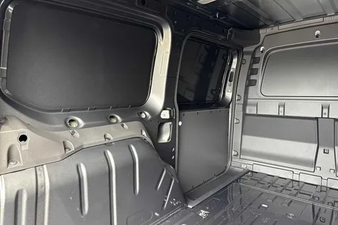 BL75UPJ Volkswagen Caddy Maxi 2.0TDI 122PS C20 Cargo Commerce Pro-Tech Pack Pro DSG Auto Thumbnail #42