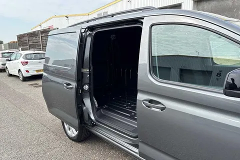 BL75UPJ Volkswagen Caddy Maxi 2.0TDI 122PS C20 Cargo Commerce Pro-Tech Pack Pro DSG Auto Thumbnail #48