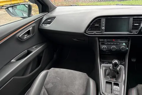 YL69SOH SEAT Leon 1.5 TSI EVO FR Black Edition Euro 6 (s/s) 5dr Thumbnail #20