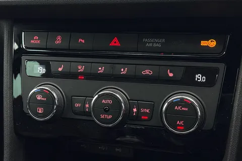 YL69SOH SEAT Leon 1.5 TSI EVO FR Black Edition Euro 6 (s/s) 5dr Thumbnail #22