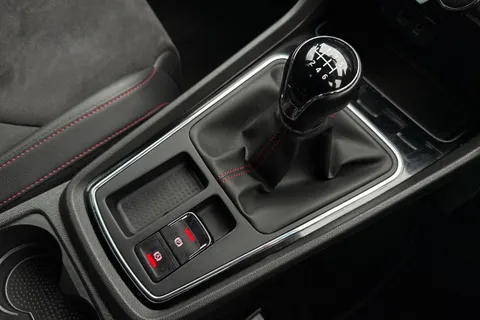 YL69SOH SEAT Leon 1.5 TSI EVO FR Black Edition Euro 6 (s/s) 5dr Thumbnail #23