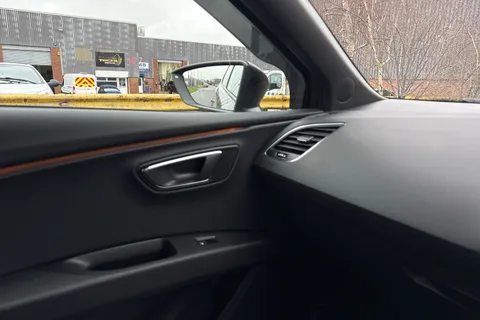 YL69SOH SEAT Leon 1.5 TSI EVO FR Black Edition Euro 6 (s/s) 5dr Thumbnail #31