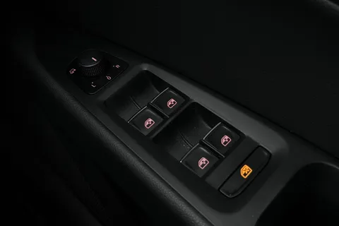 YL69SOH SEAT Leon 1.5 TSI EVO FR Black Edition Euro 6 (s/s) 5dr Thumbnail #32