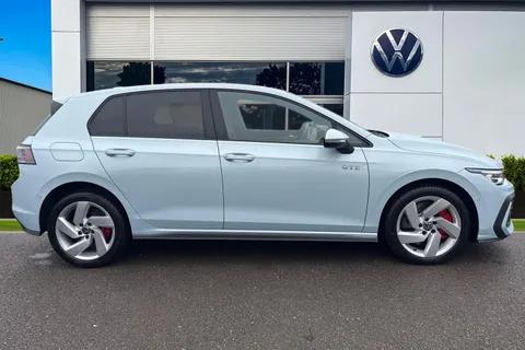 KW25ZXM Volkswagen Golf 1.5 TSI 272 GTE eHybrid 5dr DSG ⭐Head up, panoramic sunroof⭐ Thumbnail #4