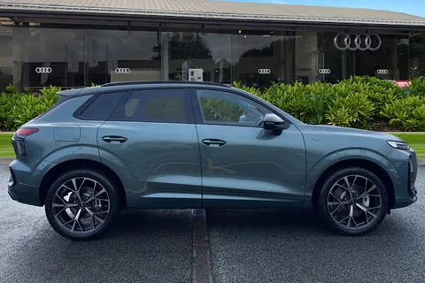  Audi Q3 1.5 e-hybrid Edition 1 S Tronic Euro 6 (s/s) 5dr 26kWh Thumbnail #4