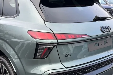  Audi Q3 1.5 e-hybrid Edition 1 S Tronic Euro 6 (s/s) 5dr 26kWh Thumbnail #8