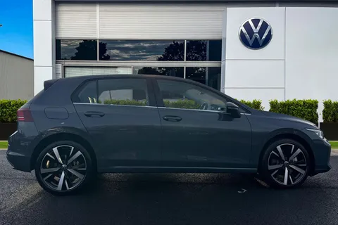 KW25EGY Volkswagen Golf 1.5 TSI 204 Style eHybrid 5dr DSG **18' CATANIA ALLOYS, PAN ROOF, WINTER PK Thumbnail #4