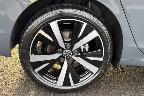 KW25EGY Volkswagen Golf 1.5 TSI 204 Style eHybrid 5dr DSG **18' CATANIA ALLOYS, PAN ROOF, WINTER PK Thumbnail #13