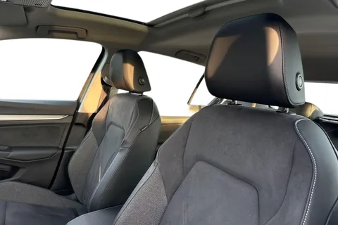 KW25EGY Volkswagen Golf 1.5 TSI 204 Style eHybrid 5dr DSG **18' CATANIA ALLOYS, PAN ROOF, WINTER PK Thumbnail #17