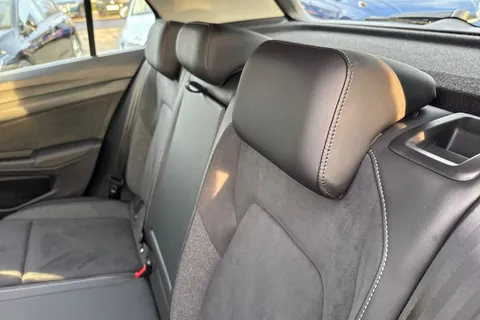 KW25EGY Volkswagen Golf 1.5 TSI 204 Style eHybrid 5dr DSG **18' CATANIA ALLOYS, PAN ROOF, WINTER PK Thumbnail #20