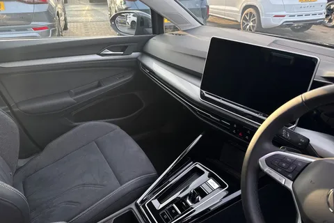 KW25EGY Volkswagen Golf 1.5 TSI 204 Style eHybrid 5dr DSG **18' CATANIA ALLOYS, PAN ROOF, WINTER PK Thumbnail #21