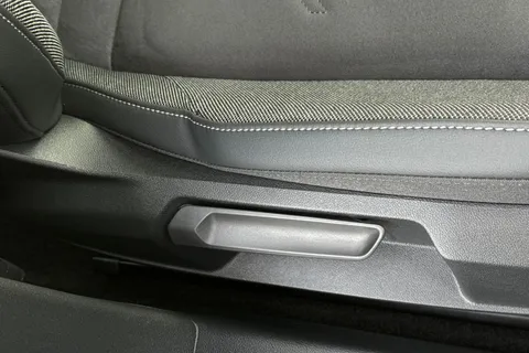 KW25EGY Volkswagen Golf 1.5 TSI 204 Style eHybrid 5dr DSG **18' CATANIA ALLOYS, PAN ROOF, WINTER PK Thumbnail #35