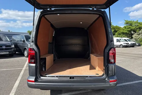 DE74WPW Volkswagen Transporter 2.0 TDI 110 Highline Van Thumbnail #7