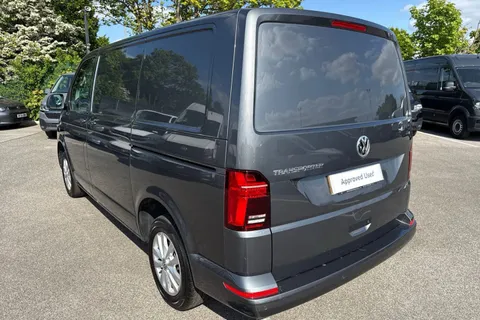 DE74WPW Volkswagen Transporter 2.0 TDI 110 Highline Van Thumbnail #8