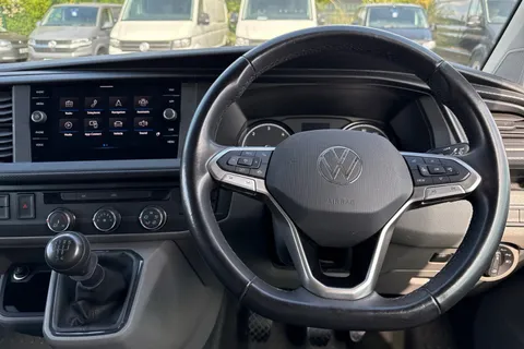 DE74WPW Volkswagen Transporter 2.0 TDI 110 Highline Van Thumbnail #18