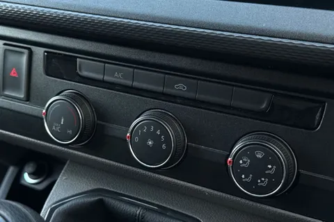 DE74WPW Volkswagen Transporter 2.0 TDI 110 Highline Van Thumbnail #22