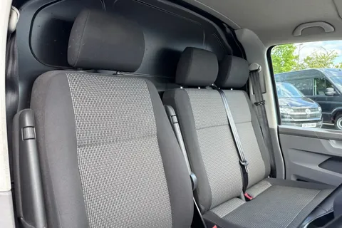 DE74WPW Volkswagen Transporter 2.0 TDI 110 Highline Van Thumbnail #24