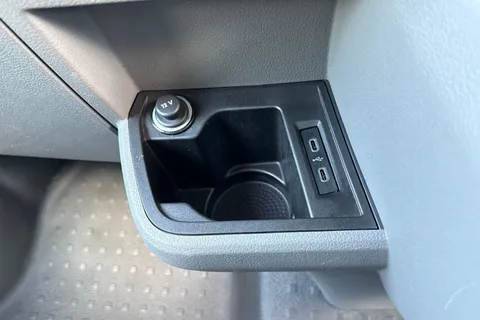 DE74WPW Volkswagen Transporter 2.0 TDI 110 Highline Van Thumbnail #41