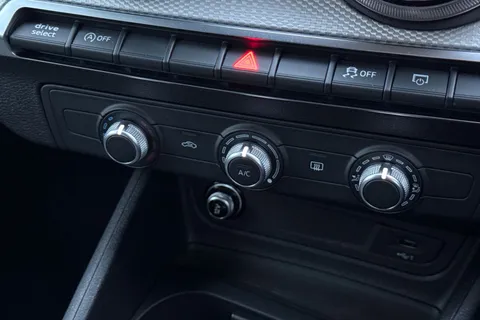 DG24BXU Audi Q2 Sport 35 TFSI  150 PS 6-speed Thumbnail #23