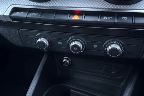 DG24BXU Audi Q2 Sport 35 TFSI  150 PS 6-speed Thumbnail #47