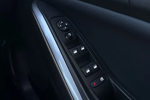 PF22JYE Vauxhall Grandland 1.2 Turbo Ultimate Auto Euro 6 (s/s) 5dr Thumbnail #21