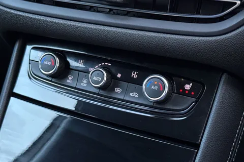 PF22JYE Vauxhall Grandland 1.2 Turbo Ultimate Auto Euro 6 (s/s) 5dr Thumbnail #22