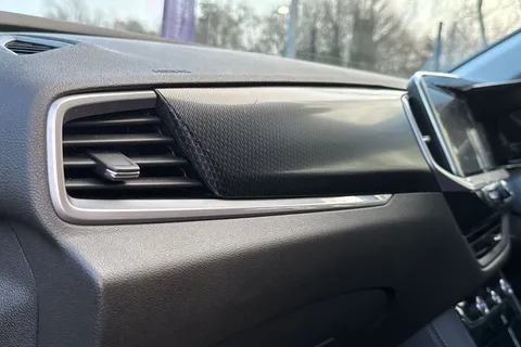 PF22JYE Vauxhall Grandland 1.2 Turbo Ultimate Auto Euro 6 (s/s) 5dr Thumbnail #36