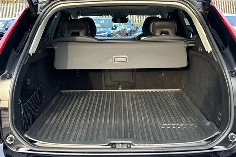 FY73OZL Volvo Xc60 2.0h T8 Recharge 18.8kWh Ultimate Dark Auto AWD Euro 6 (s/s) 5dr Thumbnail #7